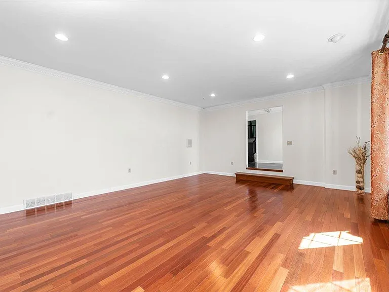 300 Old York Rd — Photo 3