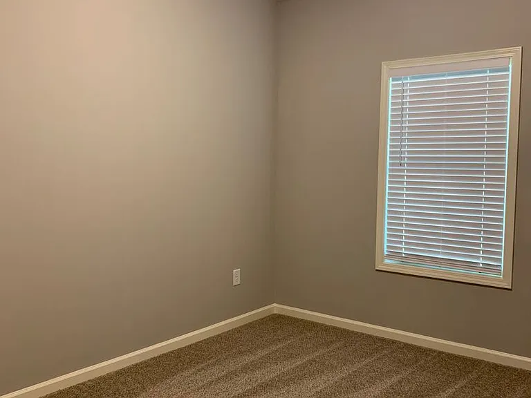 135 Sumner Ct — Photo 35