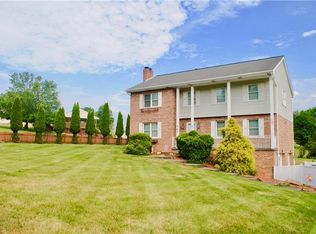 103 Breezewood Dr, Venetia, PA 15367