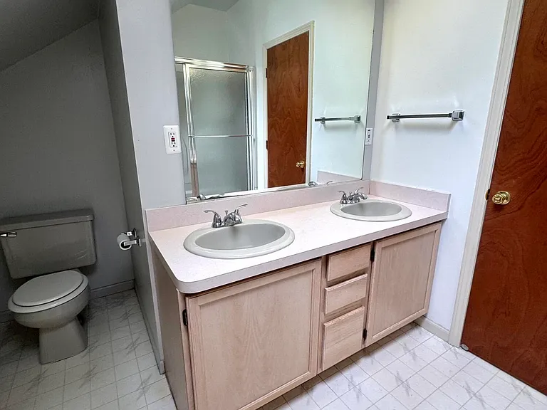 1616 Morton Ave — Photo 16