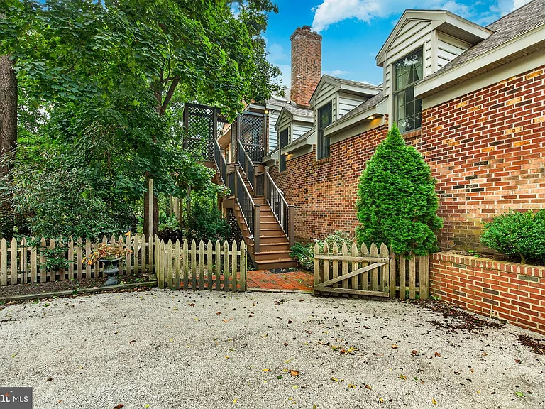 42 Kitty Ln — Photo 9