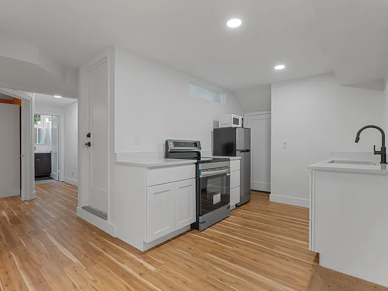 1543 Binford St — Photo 3