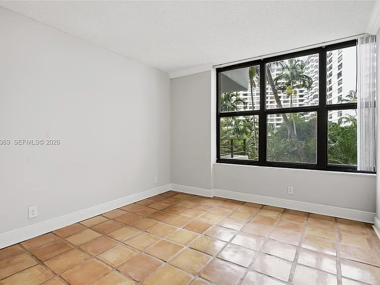 2500 Parkview Dr #415 — Photo 13