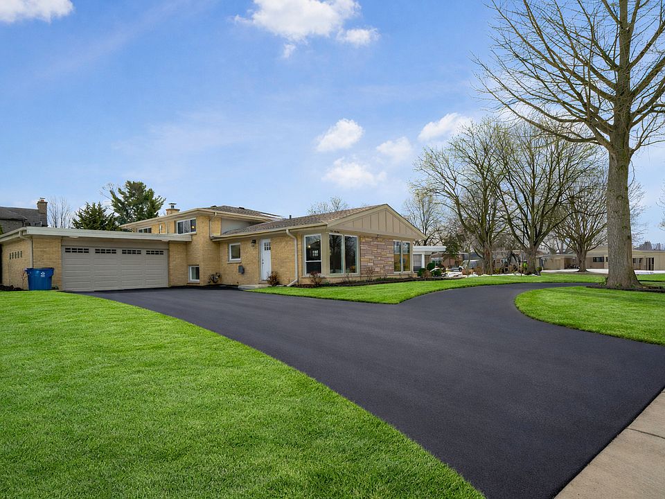 2nd image of 703 W Manawa Trl