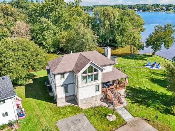 25138 W Lake Ave, Ingleside, IL 60041
