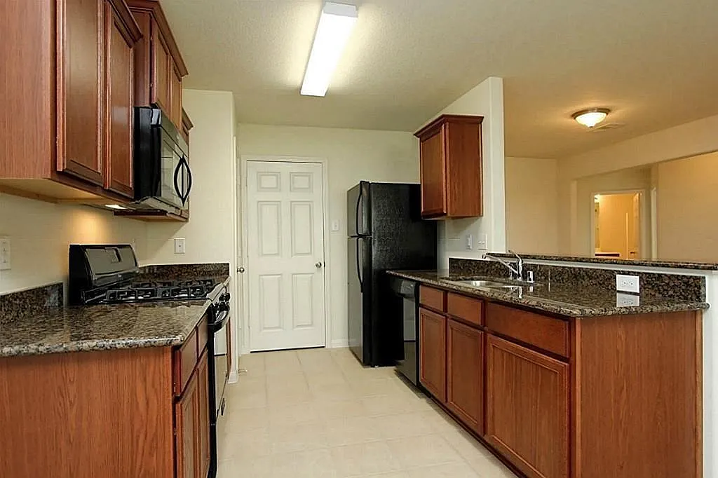 3 bed, 2.0 bath, 1397 sqft, $1,650 — Photo 4