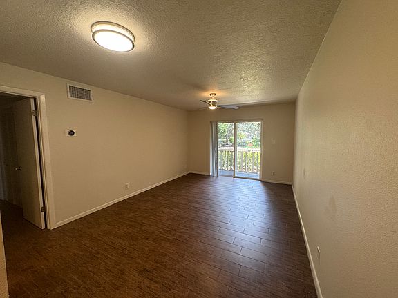 4th image of 637 E Harwood St APT 1