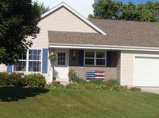 504 Parkview Dr, Johnson Creek, WI 53038