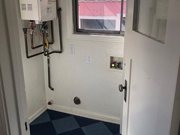 3rd image of 1323 N Columbus Avenue # First Floor