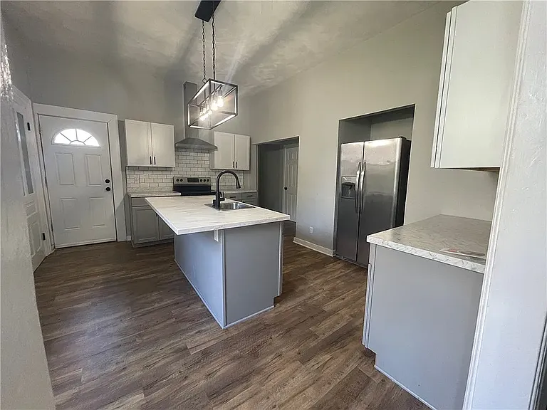 115 Meridan St #1 — Photo 4