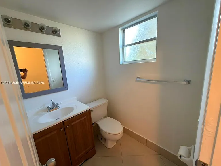 862 Crystal Lake Dr — Photo 9