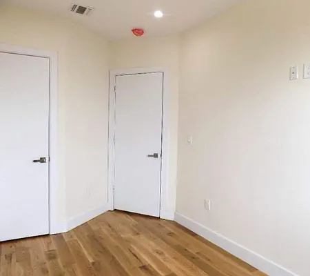 Rented by Nooklyn NYC LLC | media 19