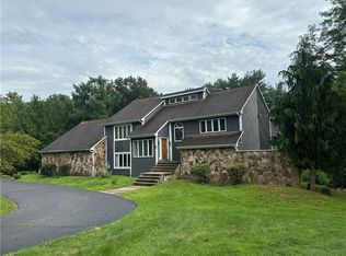 4400 Twin Oaks Dr, Murrysville, PA 15668
