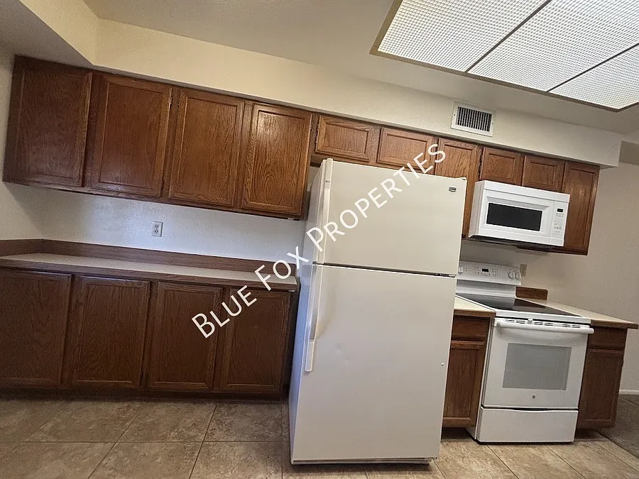 Building Photo - 7944 E Colette Cir #133