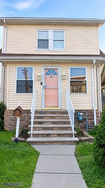 11 Welland Ave