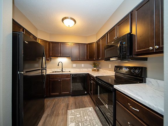 3rd image of 617 N Lewis Ave #105