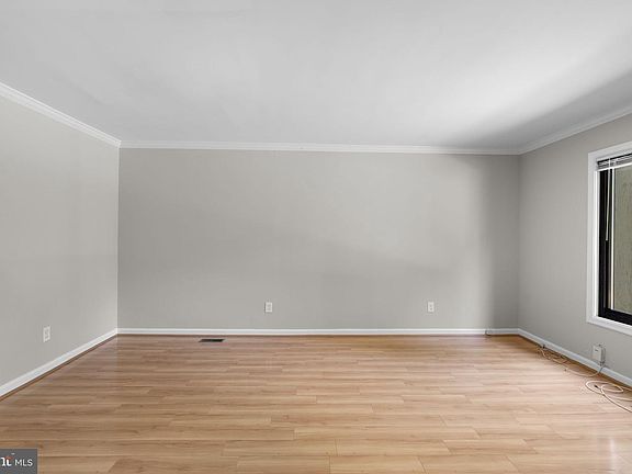 3rd image of 9463 Hickory View Pl