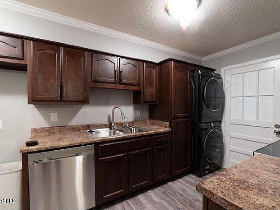 3rd image of 1728 Forrest Dr