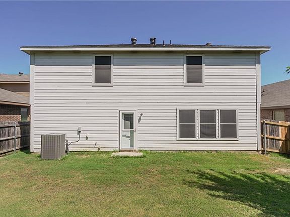 3rd image of 10105 Blue Bell Dr