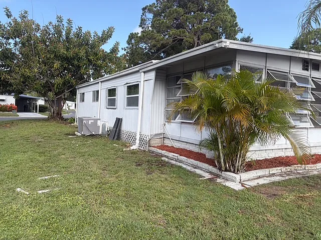 2 bed, 1120 sqft, $1,700 — Photo 3