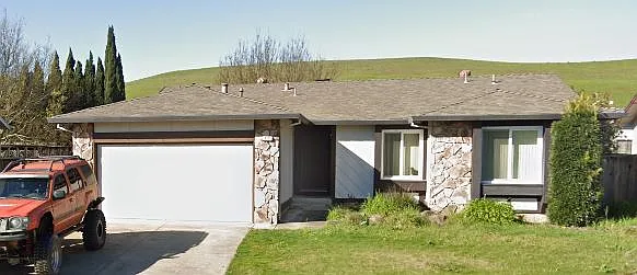 613 Oakbrook Dr — Photo 1