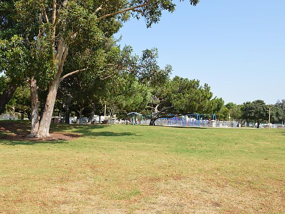 2nd image of 1441 Manhattan Beach Blvd #Mx2