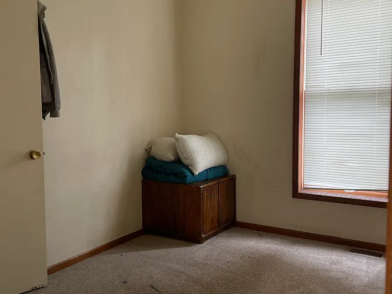 903 Logan Ave — Photo 3