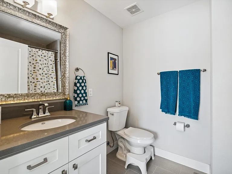 2nd bedroom ensuite bathroom