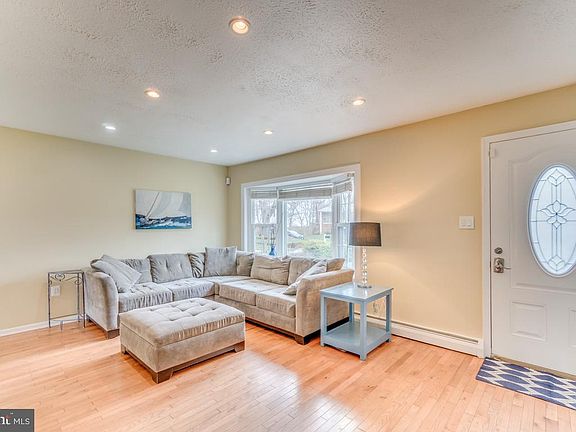 4th image of 4804 Kenmont Ct