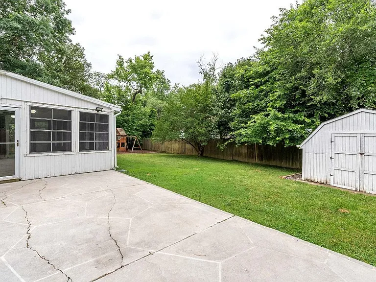 6814 Duke Dr — Photo 30