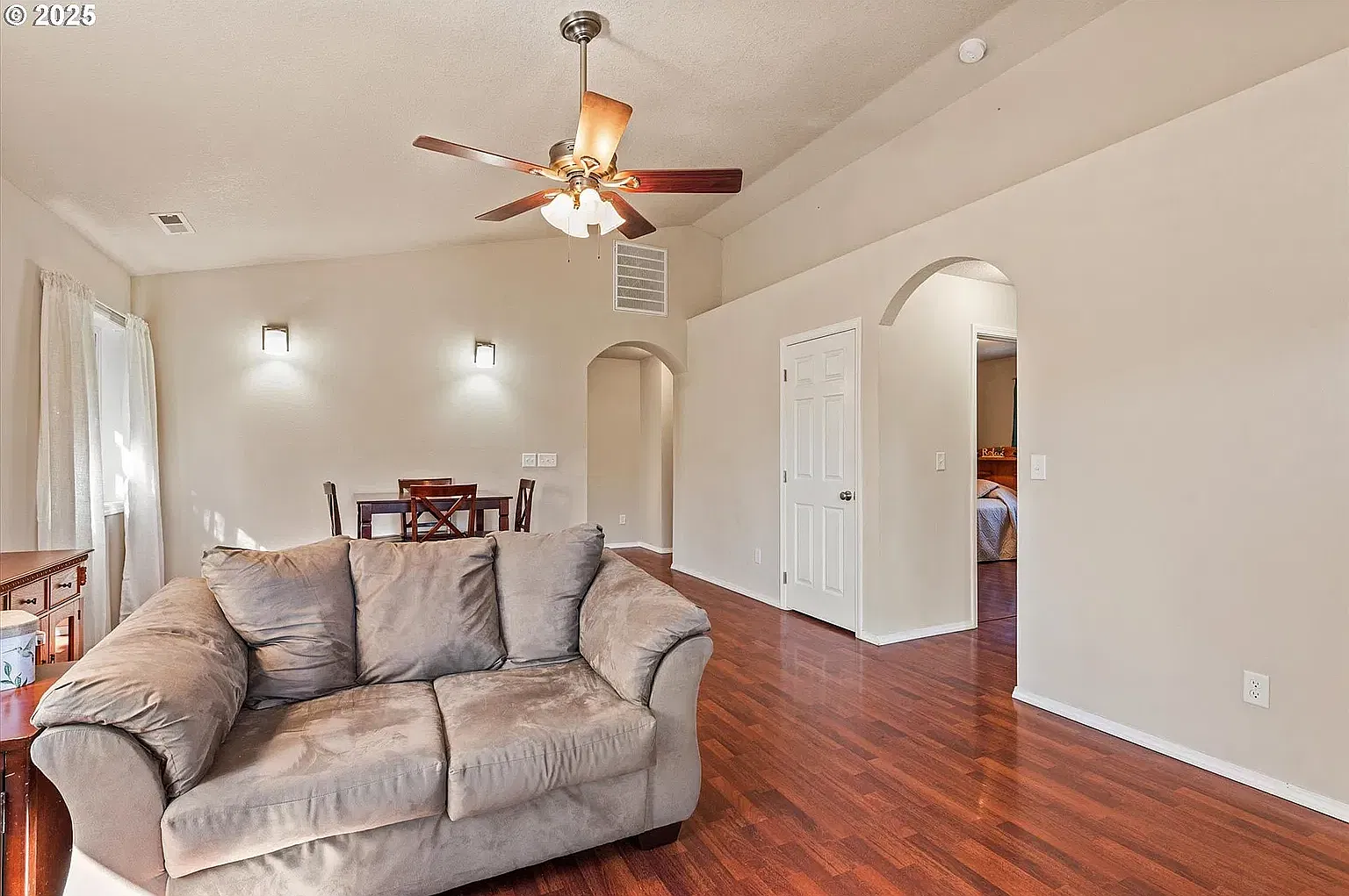 3 bed, 1080 sqft, $1,650 — Photo 4
