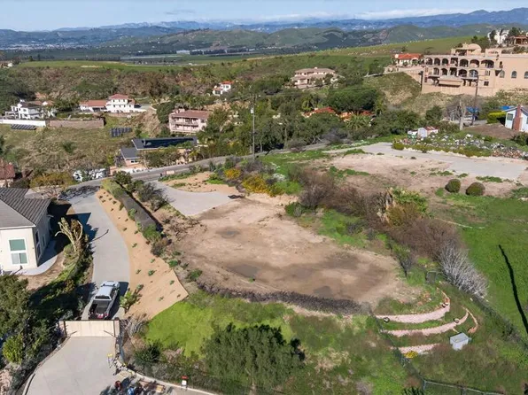 676 W Highland Dr, Camarillo, CA 93010