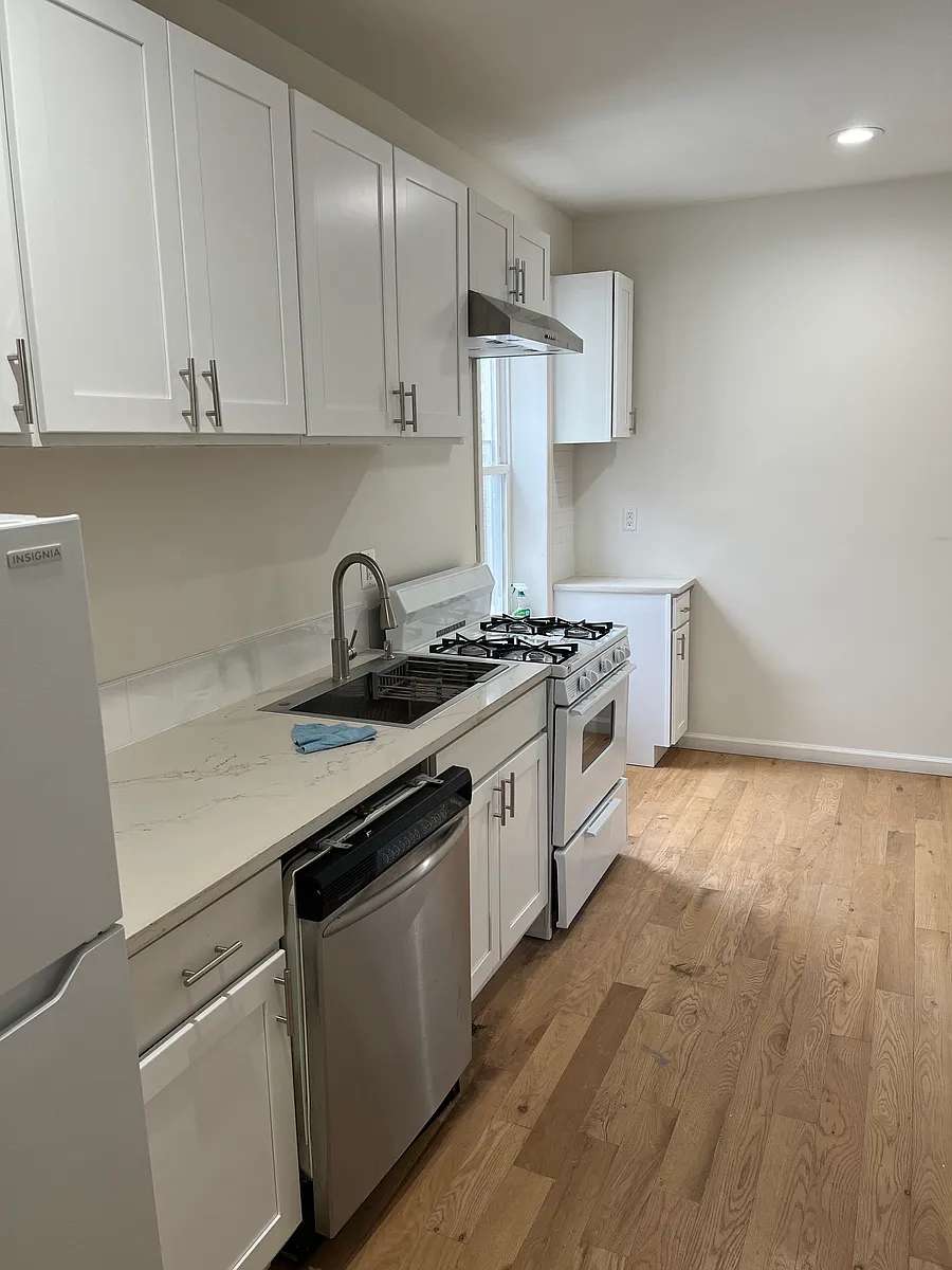 Photo 2 of 14 - 218 Hamilton Ave #2 - Trenton, NJ Building Photo - 218 Hamilton Ave #2