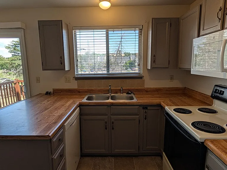 3028 Deliverance Dr — Photo 7