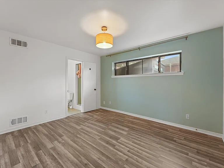 1426 Lexington Dr — Photo 17
