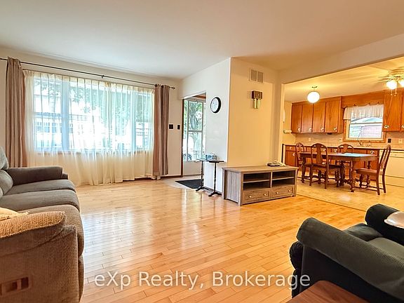 4th image of 53 Maple St
