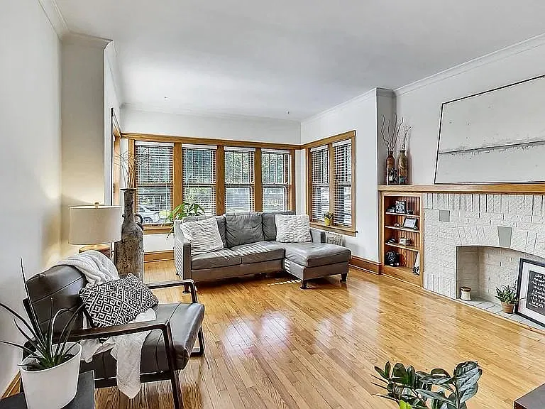 3 bed, 1850 sqft, $2,500 — Photo 2