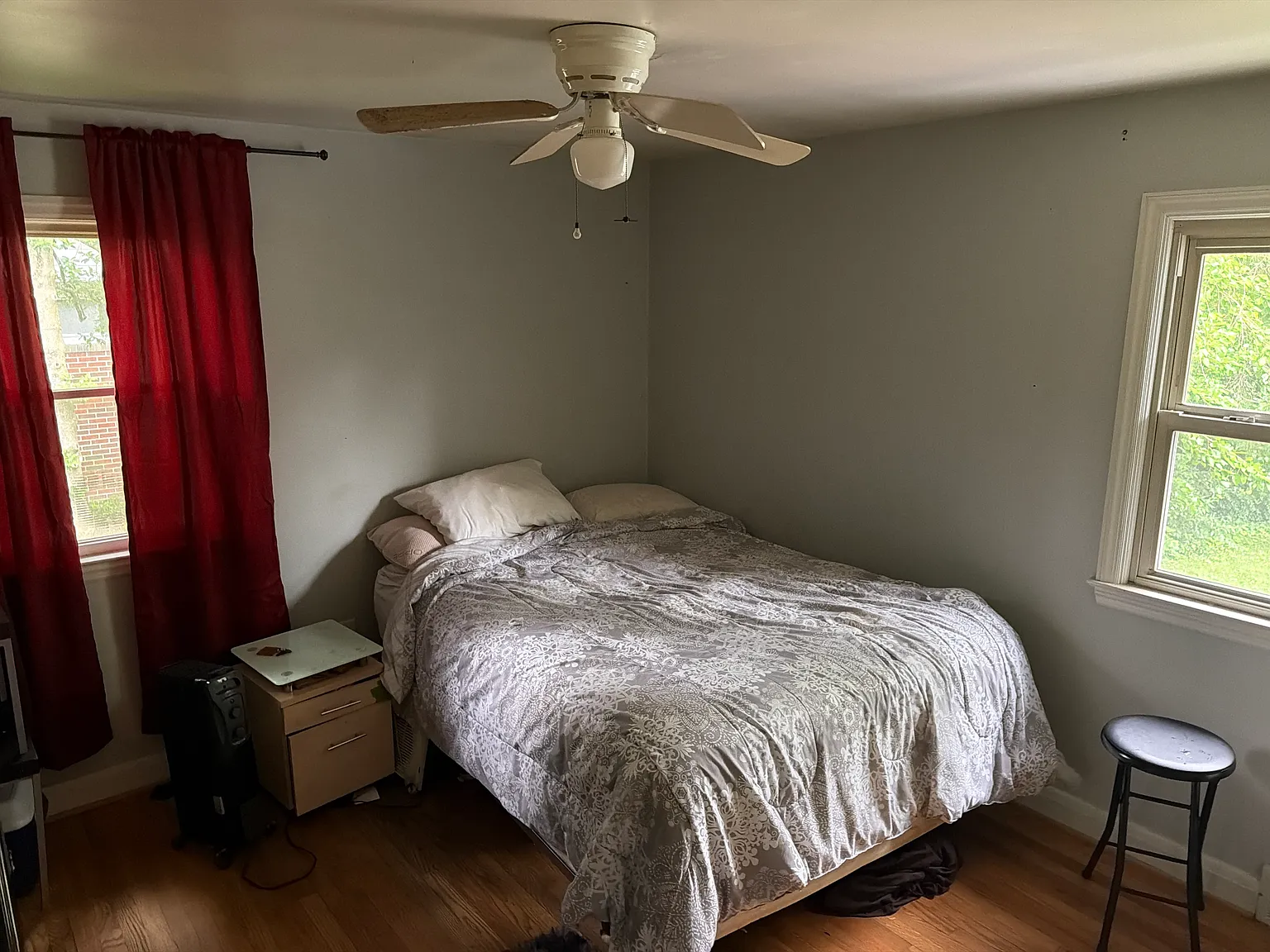6 bed, 3700 sqft, $800 — Photo 1