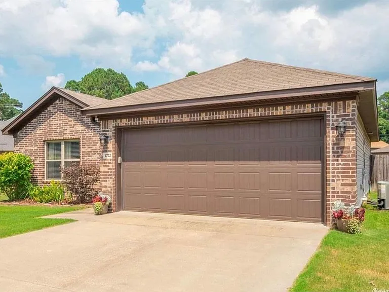 1722 Milburn Dr — Photo 2