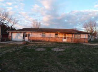 105 S Holiday Ln, Iola, KS 66749