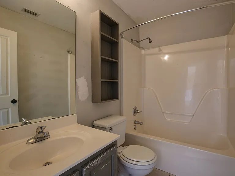 200 Hawthorne Cir — Photo 12