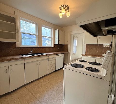 Kitchen from other side.