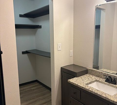 5th image of 155B Lake Vista Cv