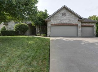 1030 W Parkhill Cir, Springfield, MO 65810