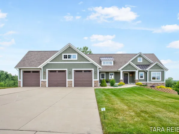 2937 Rocaway Dr, Hudsonville, MI 49426