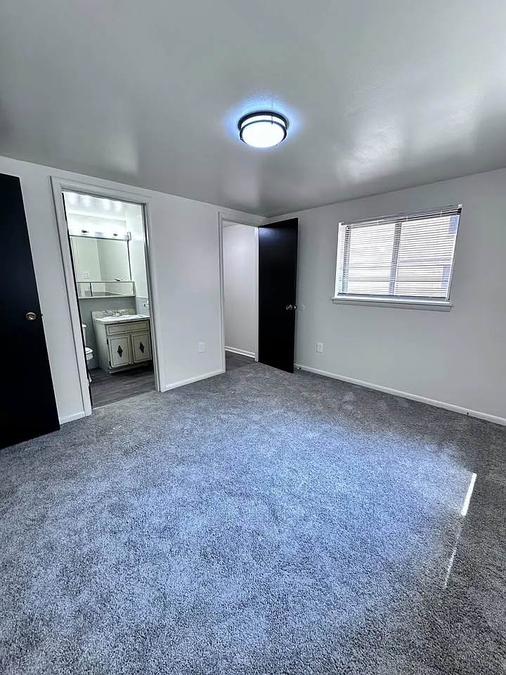 1 bed, 470 sqft, $895 — Photo 3