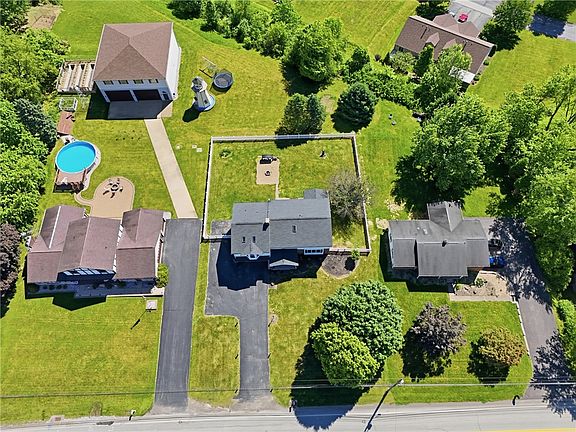 4th image of 977 Barclay Rd