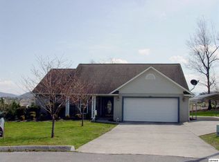 1621 Upper Ridge Ct, Sevierville, TN 37862