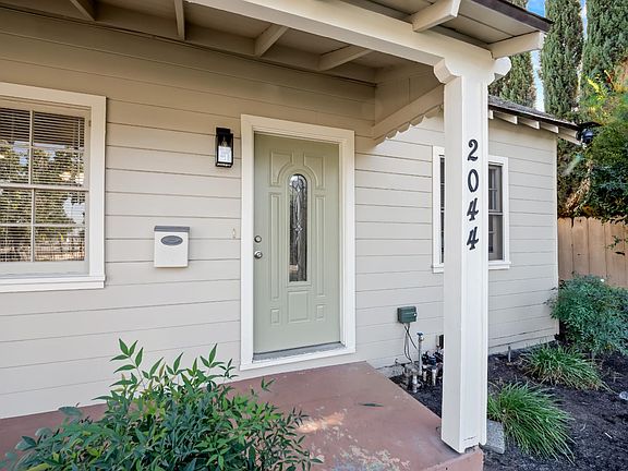 2nd image of 2044 E Sierra Madre Ave