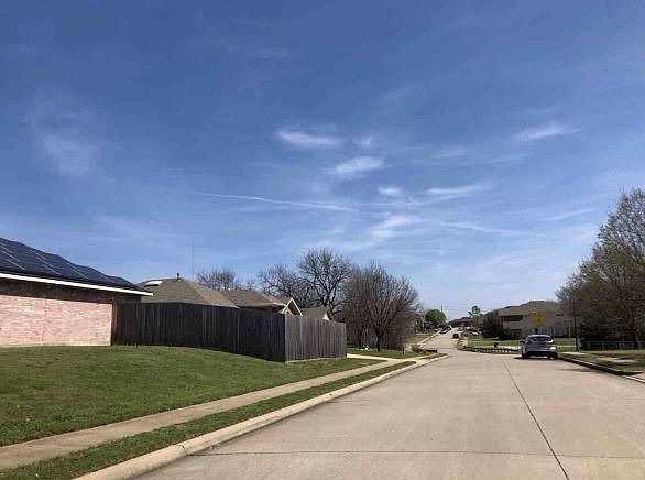 Exterior Neighborhood (street photo)